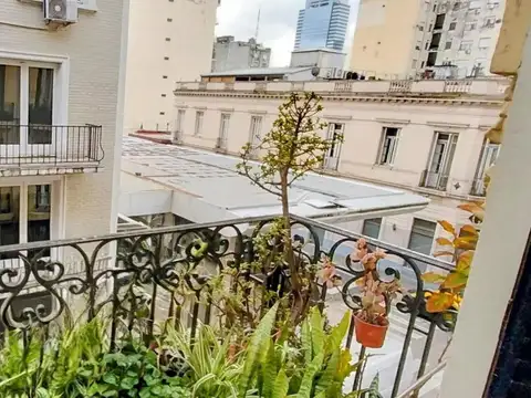 Departamento al frente con balcón