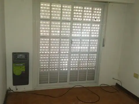 Casa en Alquiler en Ezpeleta Este, $ 850.000