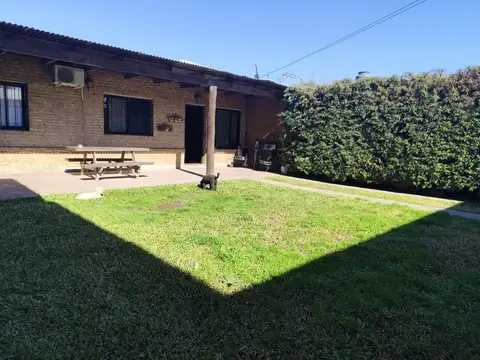 Casa 7 ambientes con 2 baños