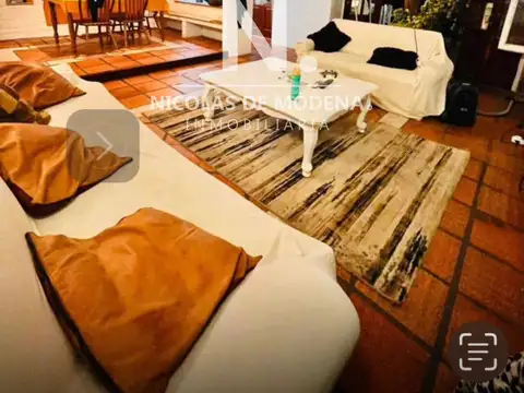 Vende casa en Punta del Este de 4 dormitorios.