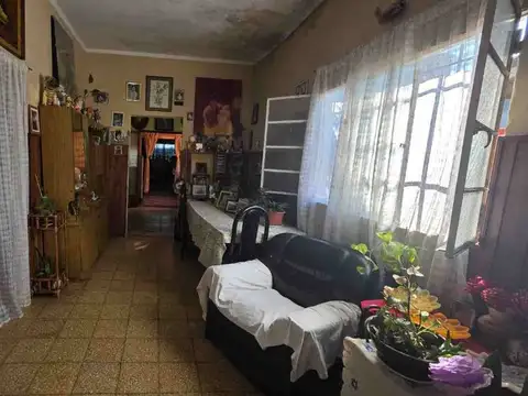 Casa 6 ambientes con 1 baño