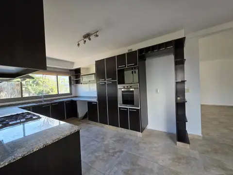 Casa en Alquiler en Barrancas de Santa María, USD 1.800