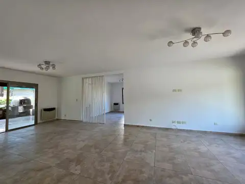 Casa 5 ambientes con terraza Barrancas de Santa María