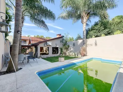 VENTA CASA 15 AÑOS CON PILETA QUINCHO Y PARQUE EN QUILMES APTO CREDITO PERMUTA