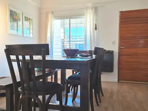 Casa 6 ambientes con 2 baños