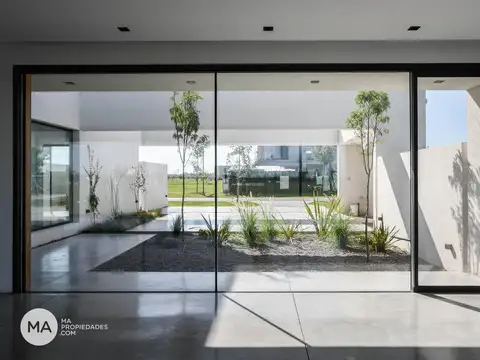 Casa 4 ambientes con 2 baños