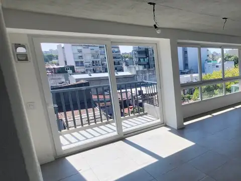 DUEÑO ALQUILA PISO AL FRENTE SIN EXPENSAS A ESTRENAR