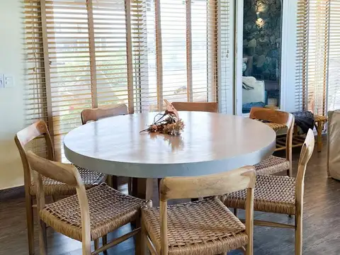 Casa 6 ambientes con 4 baños