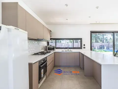 Casa en venta a Estrenar en Barrio Privado Astorga, Francisco Alvarez, Moreno