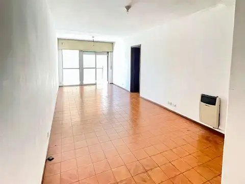 Amplio departamento céntrico