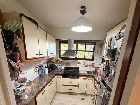 Casa 5 ambientes con 4 baños