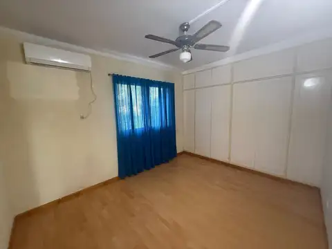Casa en Alquiler con 1 cochera