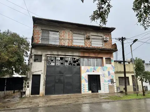 Venta Bodega con  dos Vivienda en Quilmes Oeste.