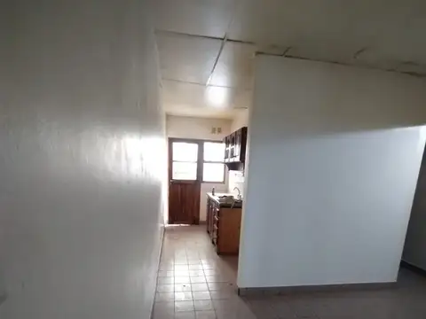 Casa 6 ambientes con 1 baño
