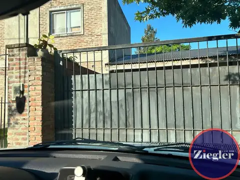 Casa en venta c/ cochera y Pileta en Trujui