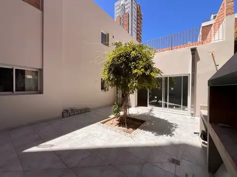 Venta casa de pasillo de 3 dormitorios en barrio Lourdes, Rosario.