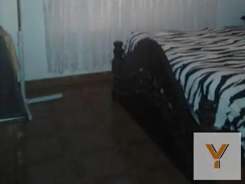 Casa en venta - 2 Dormitorios 1 Baño - 207Mts2 - Lanús