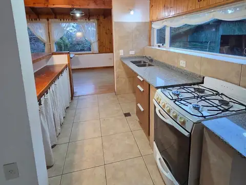 Casa en Alquiler con 2 cocheras