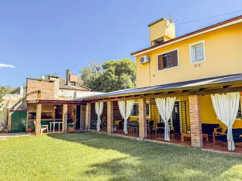 Casa 6 ambientes con 2 baños