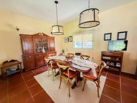 Casa en venta 3 dormitorios sobre lote de 850m2 en Funes
