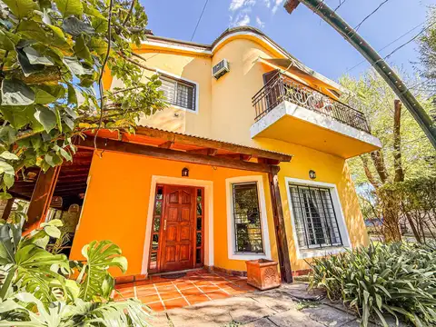 Casa en venta 3 dormitorios sobre lote de 850m2 en Funes
