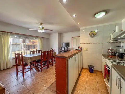 Casa 3 amb. con garage y parque. Ap. Crédito- Bestoso y Nápoles