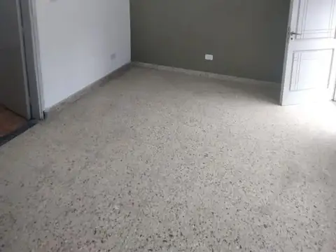 DEPTO T/CASA AL FONDO EN ALQUILER CAMPICHUELO 5300 WILDE