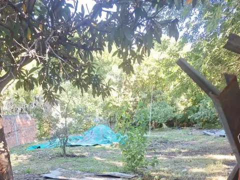 VENDO AMPLIA PROPIEDAD EN VILLA ELISA, BUENA UBICACIÓN 