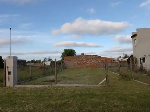 TERRENO EN MIRAMAR - ALAMBRADO CON SERVICIOS