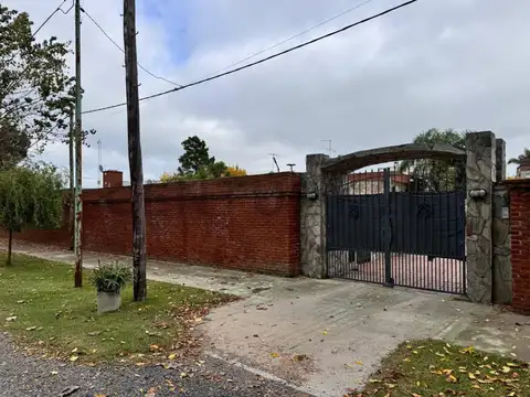 Casa 5 ambientes con 4 baños