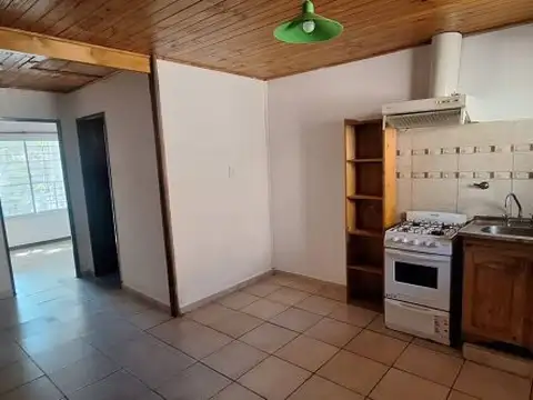 Casa 2 ambientes con 1 baño