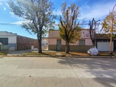 VENTA / CASA EN RAMONA / A METROS DE LA PLAZA