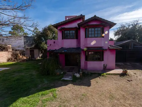 Casa en Venta en Villa Cura Brochero – Amplia Vivienda con Dos Departamentos Independientes y Pileta