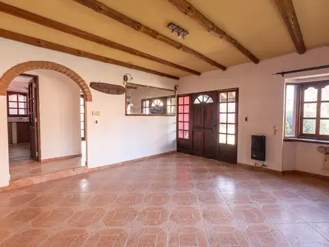 Casa 5 ambientes con 2 baños