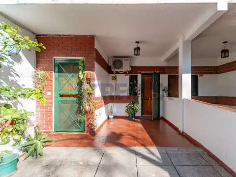 Depto Tipo Casa 4 ambientes con 2 baños