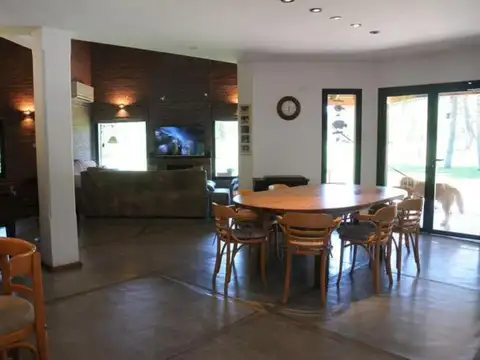 Casa en alquiler - 4 dormitorios 4 baños - 1600mts2 - San Facundo, Manuel B. Gonnet