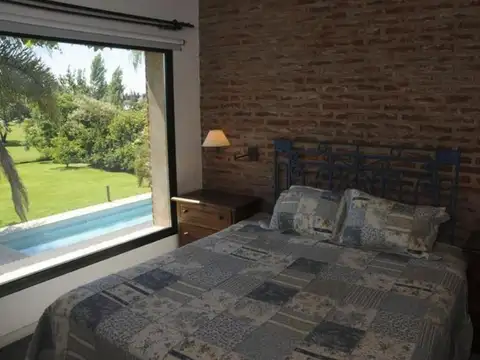 Casa en alquiler - 4 dormitorios 4 baños - 1600mts2 - San Facundo, Manuel B. Gonnet
