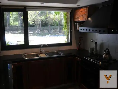 Casa en alquiler - 4 dormitorios 4 baños - 1600mts2 - San Facundo, Manuel B. Gonnet