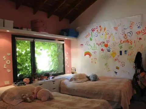 Casa en Alquiler con 2 cocheras