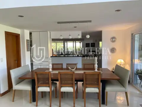 Casa 6 ambientes con 3 baños