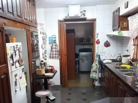 Casa 5 ambientes con 2 baños