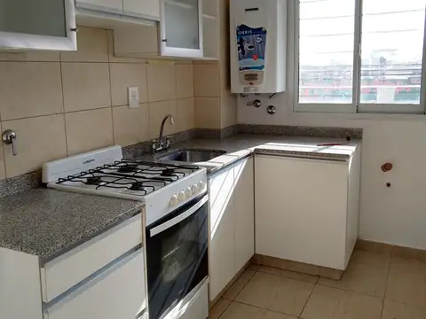 Departamento frente impecable 1 dor.