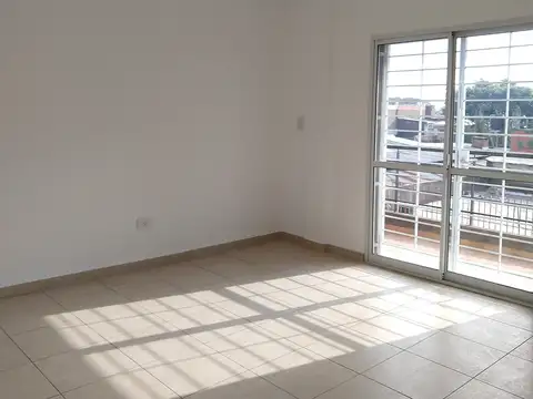 Departamento frente impecable 1 dor.