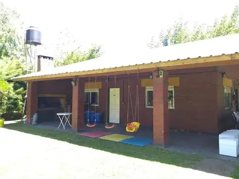 Casa 4 ambientes con 2 baños