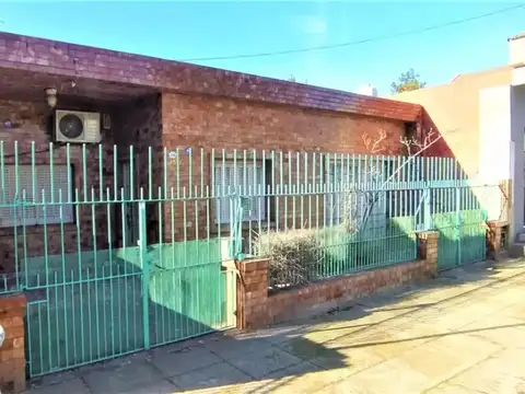 CASA 4 AMBIENTES EN VENTA