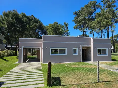 Casa 3 Dormitorios en Alquiler Temporario en Pinamar Zona Alamos