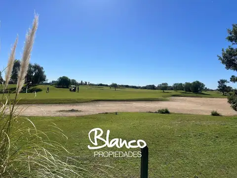 Casa 8 ambientes con 4 baños