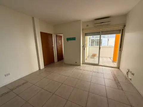 AMPLIO DEPARTAMENTO EN PLANTA BAJA - 2 AMBIENTES LUMINOSOS CON 2 PATIOS