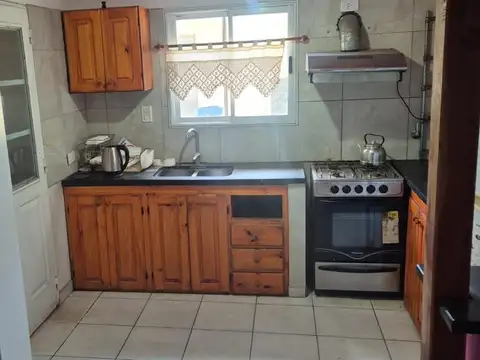 Casa 6 ambientes con 2 baños