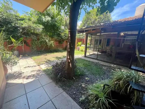 VENTA CHALET. BANFIELD, LOTE DE 8.66 POR 33Mts